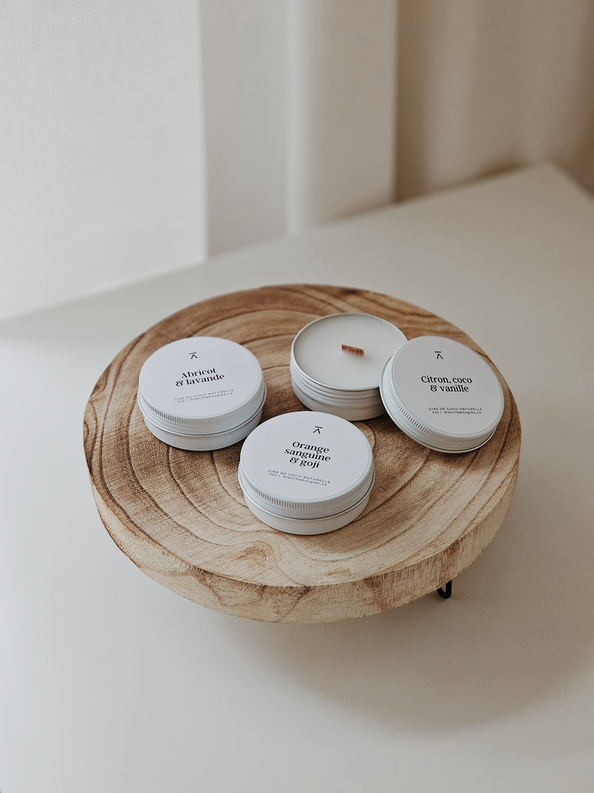 Trois bougies 2oz crépitantes sur un plateau de bois, BLANCHE
